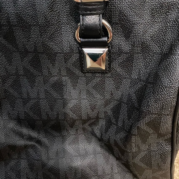 Michael Kors Handbag! - Picture 3 of 4